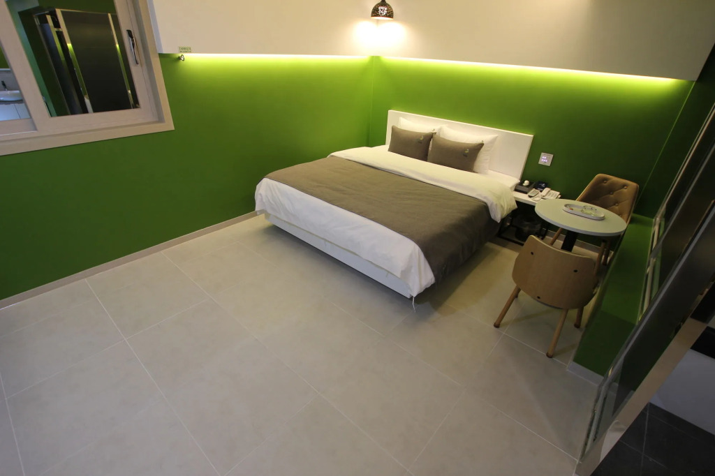 Jade hotel