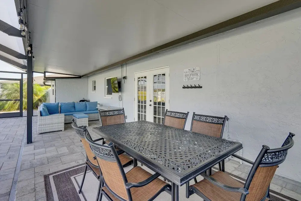 Poolside Retreat 2 Mi to Dtwn Cape Coral