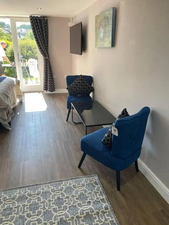 Immaculate 1-bed Studio With Outside Patio