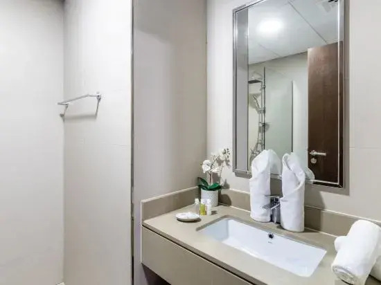Trendy DIFC modern studio | Building squash court