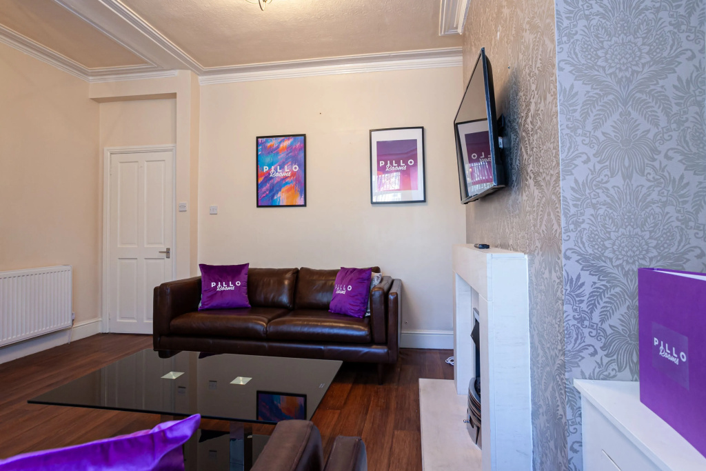 Pillo Rooms - Cosy 2 Bed House in Eccles
