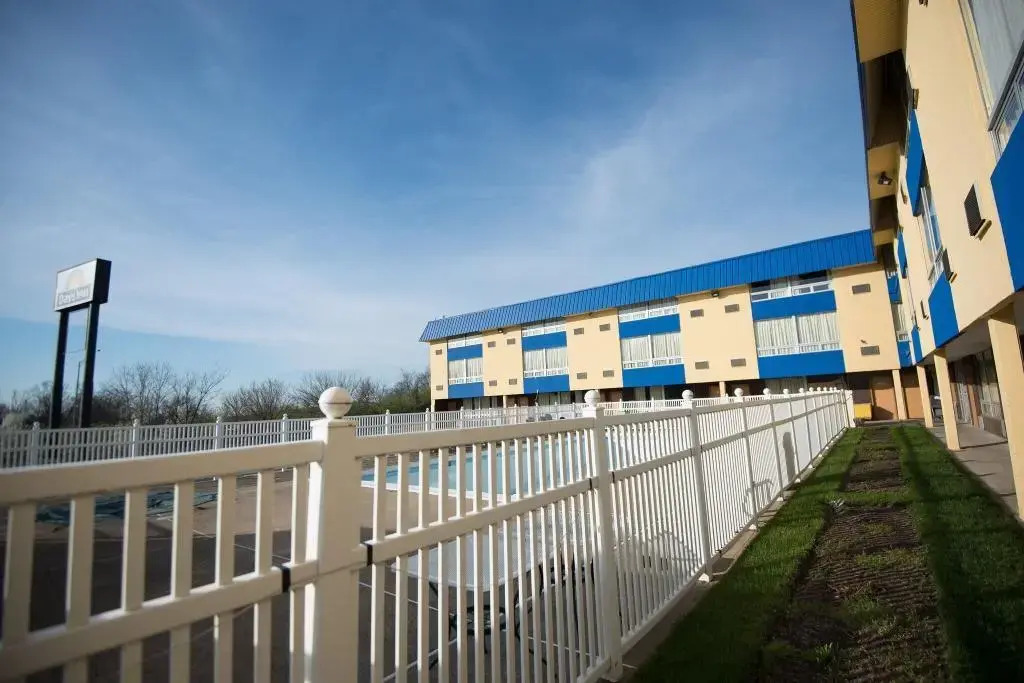 Days Inn by Wyndham Fort Wright Cincinnati Area