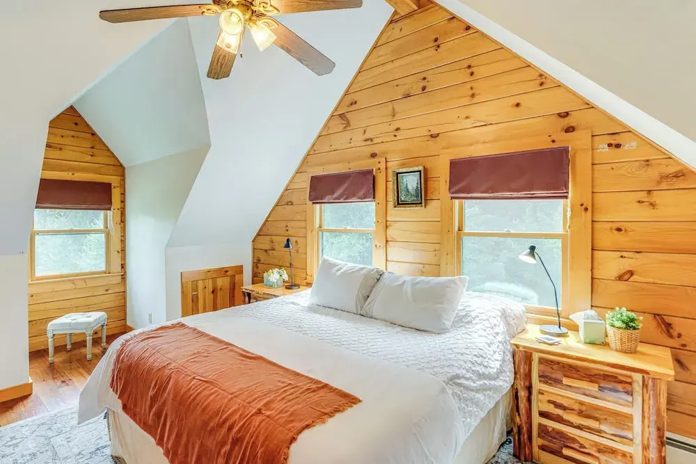 Spacious Wilmington Cabin: Walk to Lake