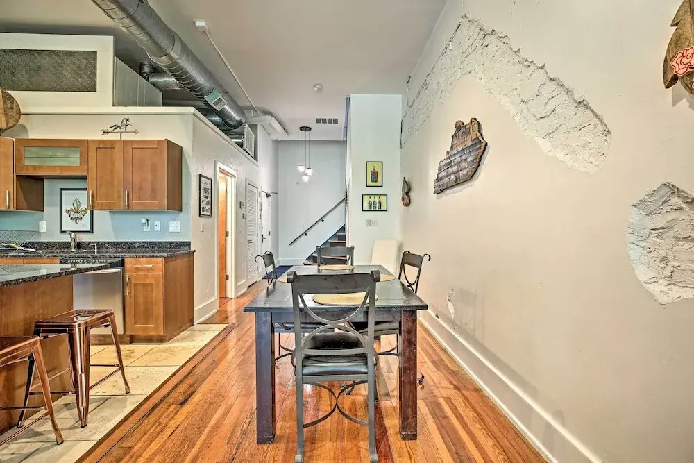 Walk to Dtwn Distilleries: Nulu Art District Loft