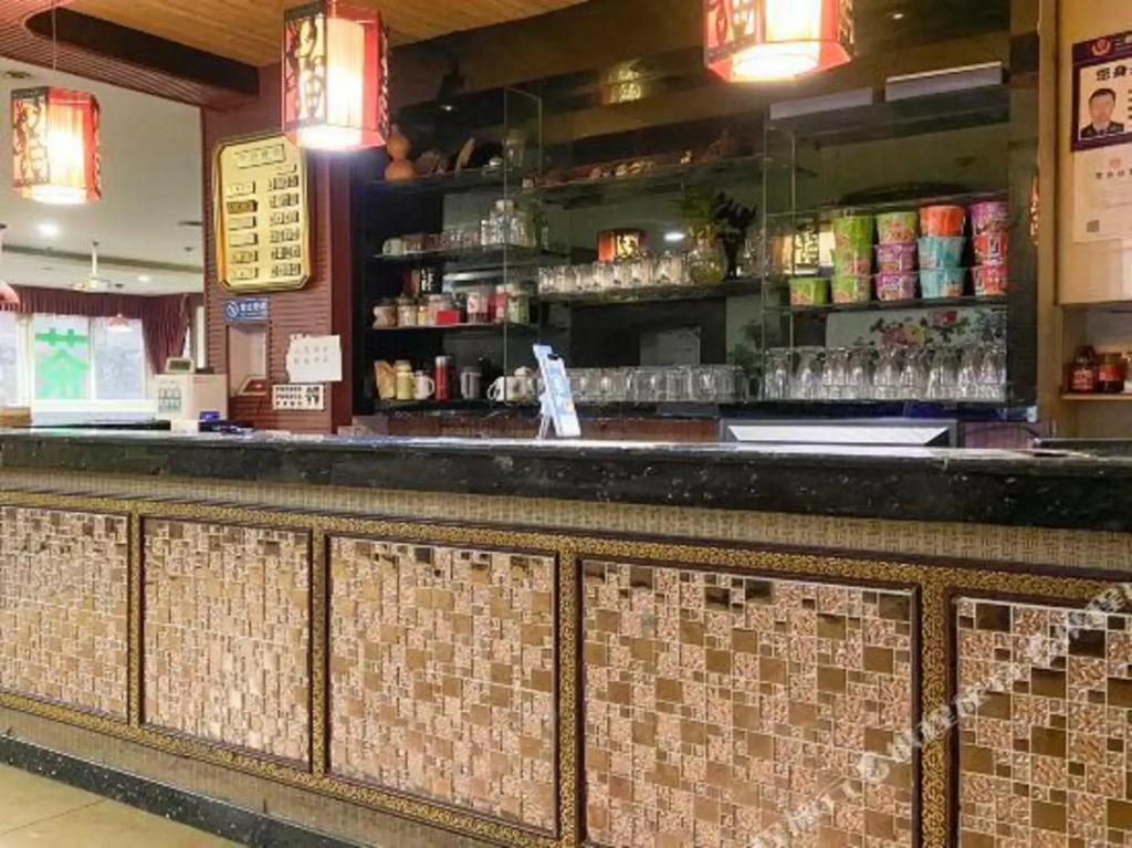 Jiangcheng Hotel (Chenjia Ping Subway Station)