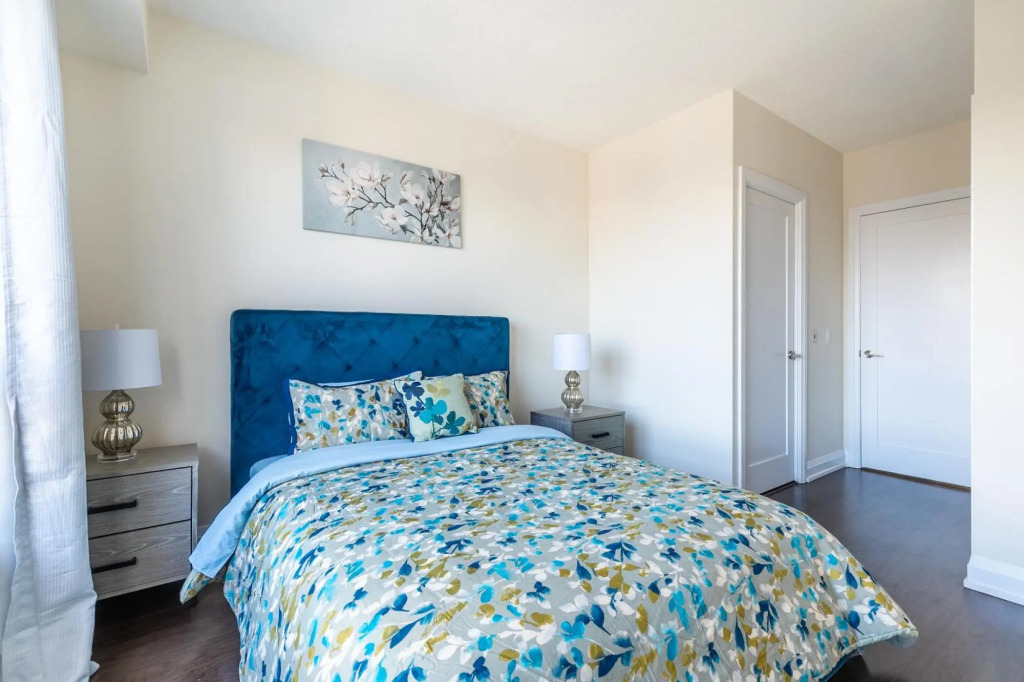 2 Bedroom  2 Bathroom Family Unit. FREE PARKING