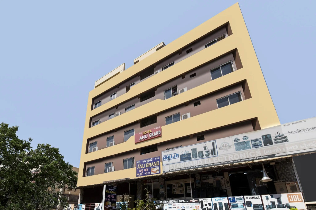 OYO 79382 Anu Grand