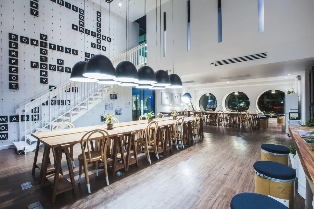 Blu Monkey Hub and Hotel Phuket Town- Free All Day Coworking space