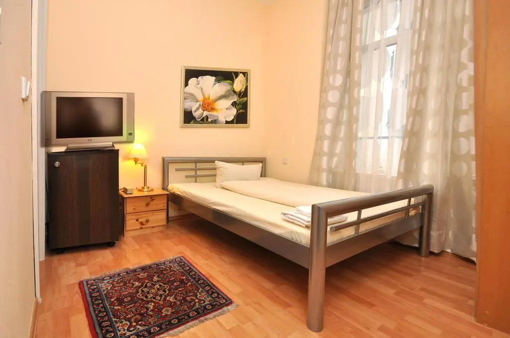 Hotel Apadana Frankfurt