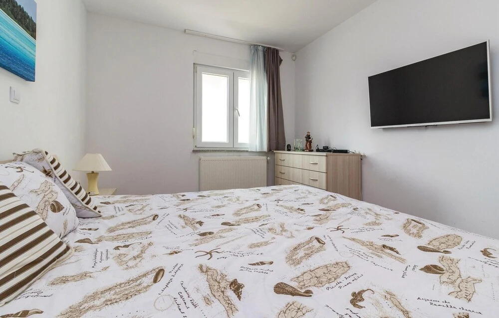 Beautiful Apartment In Valbandon