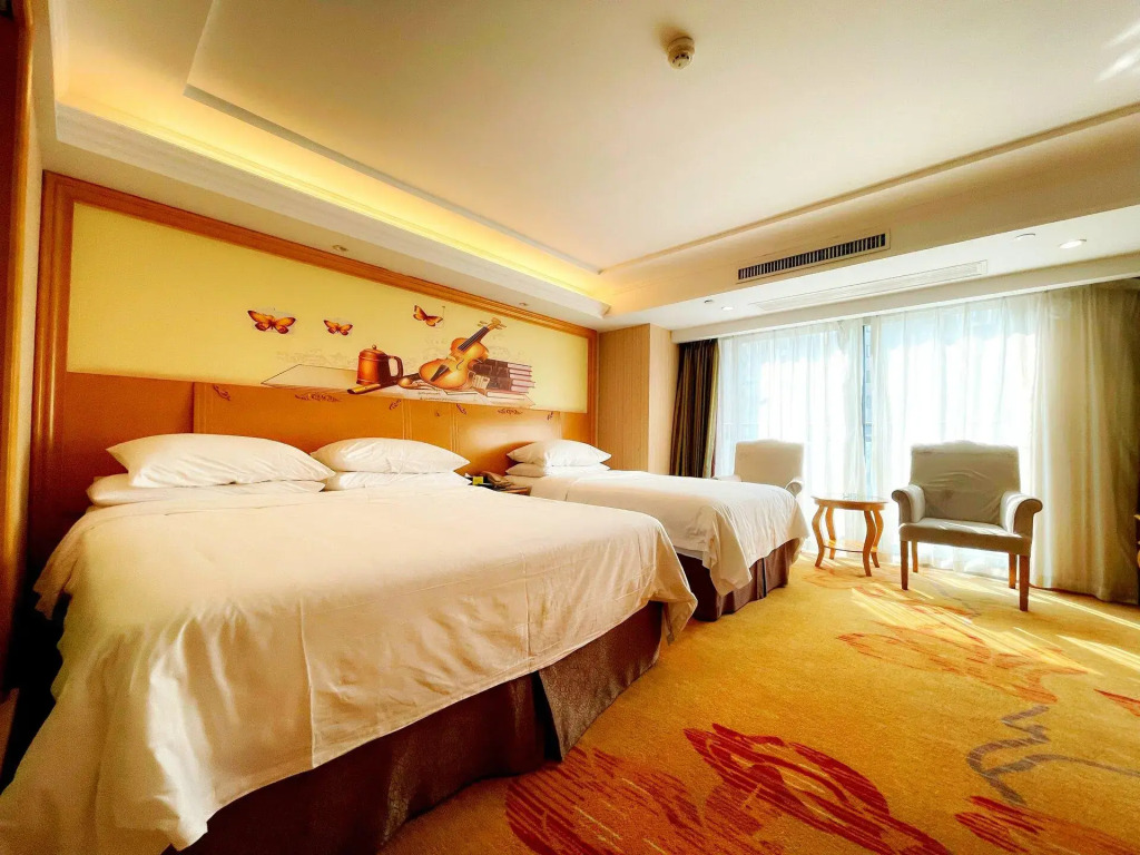 Vienna International Hotel (Wuhan Polar Ocean World TaziLake Metro Station)