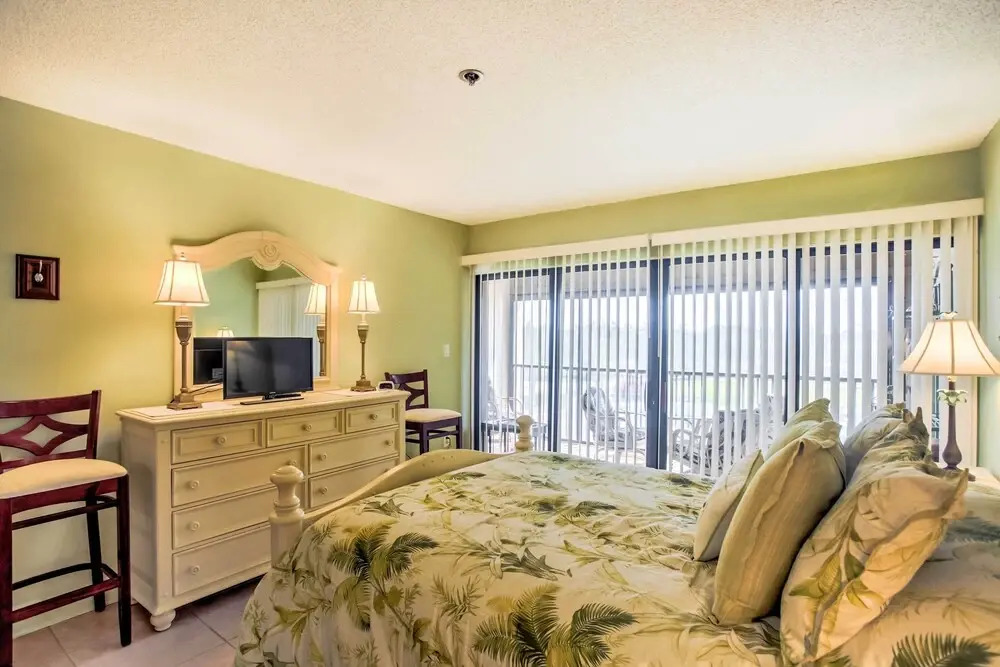 Resort-style Condo w/ Pool: 19 Miles to Fort Myers