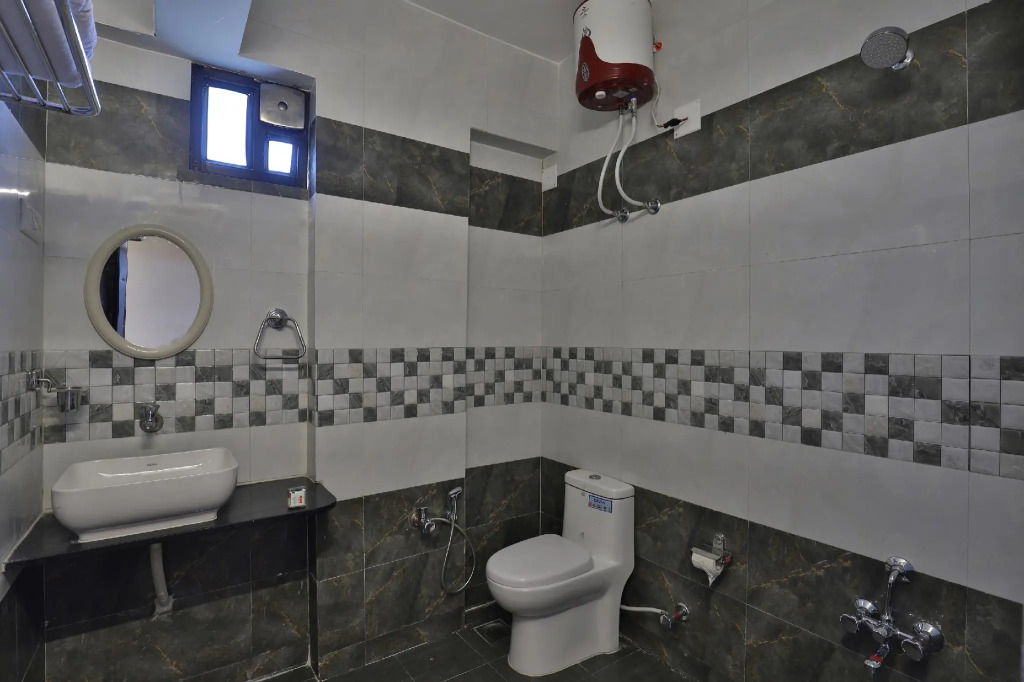 FabHotel Siddharth Inn - Nr Siddharth Bunglows
