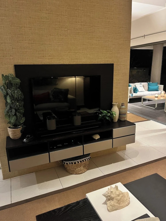 Black Reef Apartments