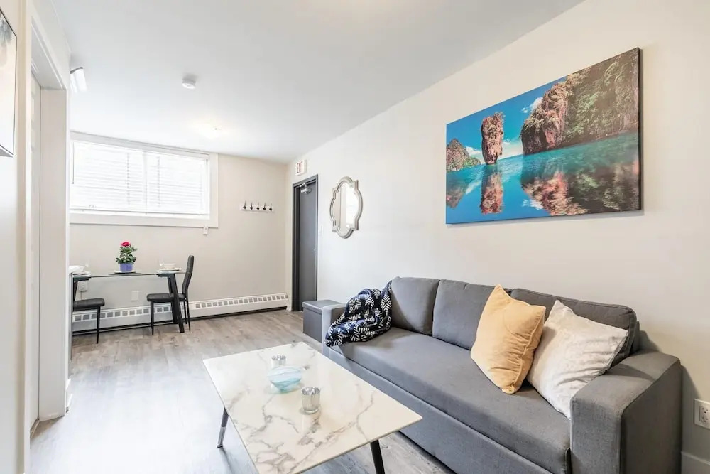 1BR Boutique Apt - Within DT Hamilton