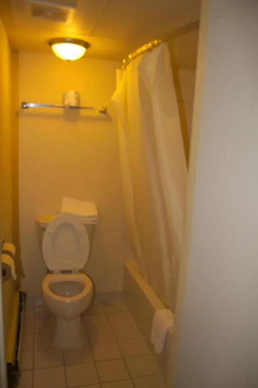 American Inn and Suites