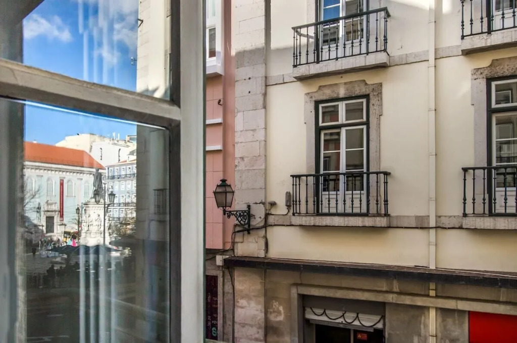 Old Town Chiado Balcony Aircon by LD Apartments