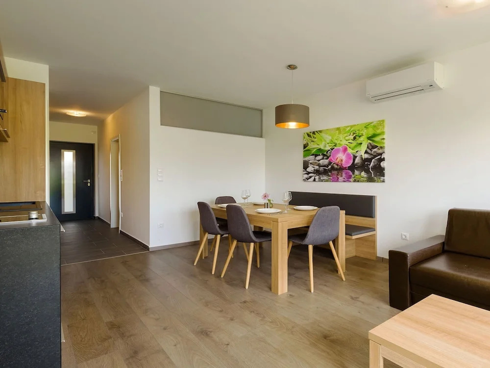 Gorgeous Apartment With Swimming Pool, Roof Terrace, Garden