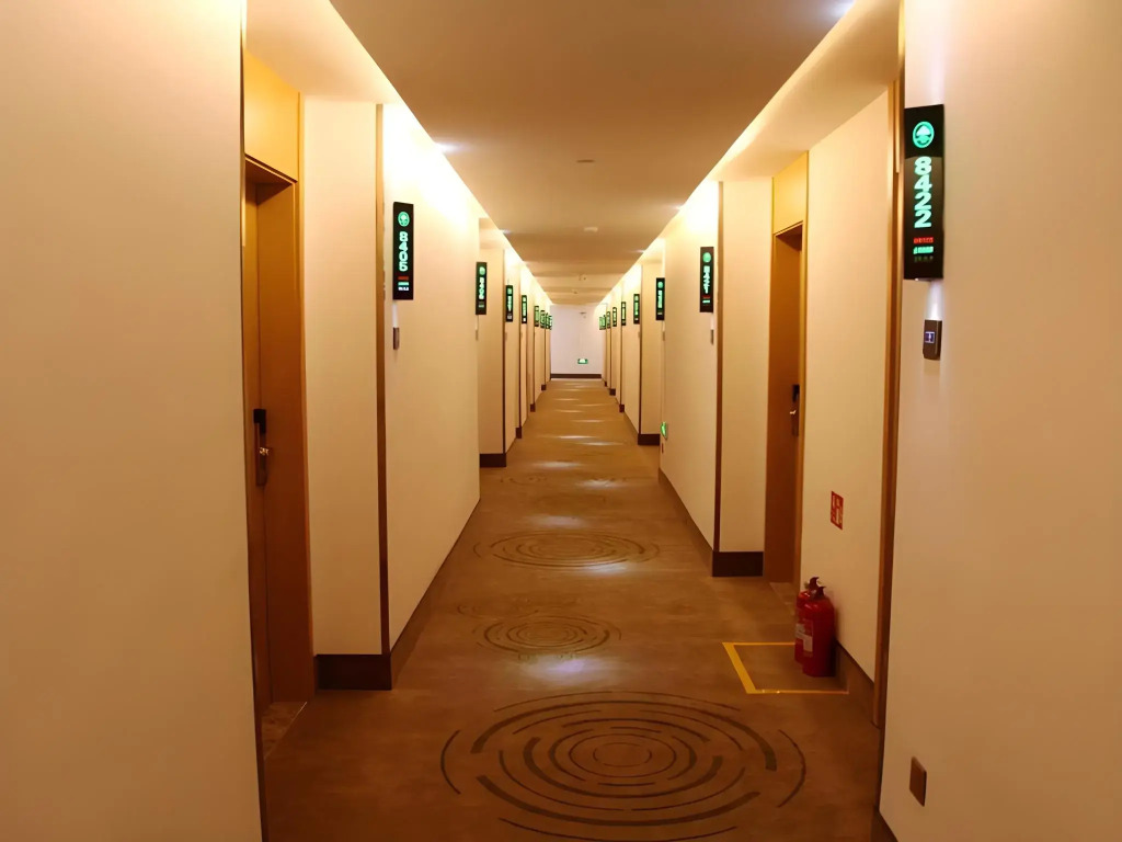 GreenTree Inn Jinan Licheng District Fenghuang Road High-speed Railway East Station Express Hotel