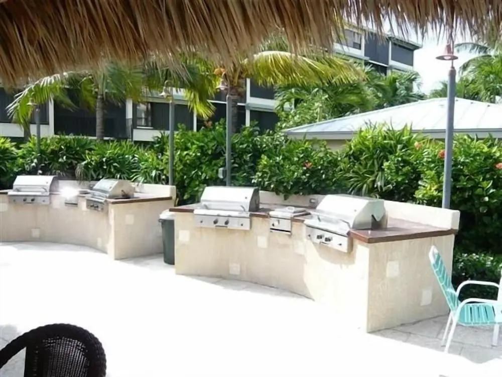 Gorgeous 2 bedroom condo with panoramic views of the Atlantic Ocean. 2 Condo by RedAwning