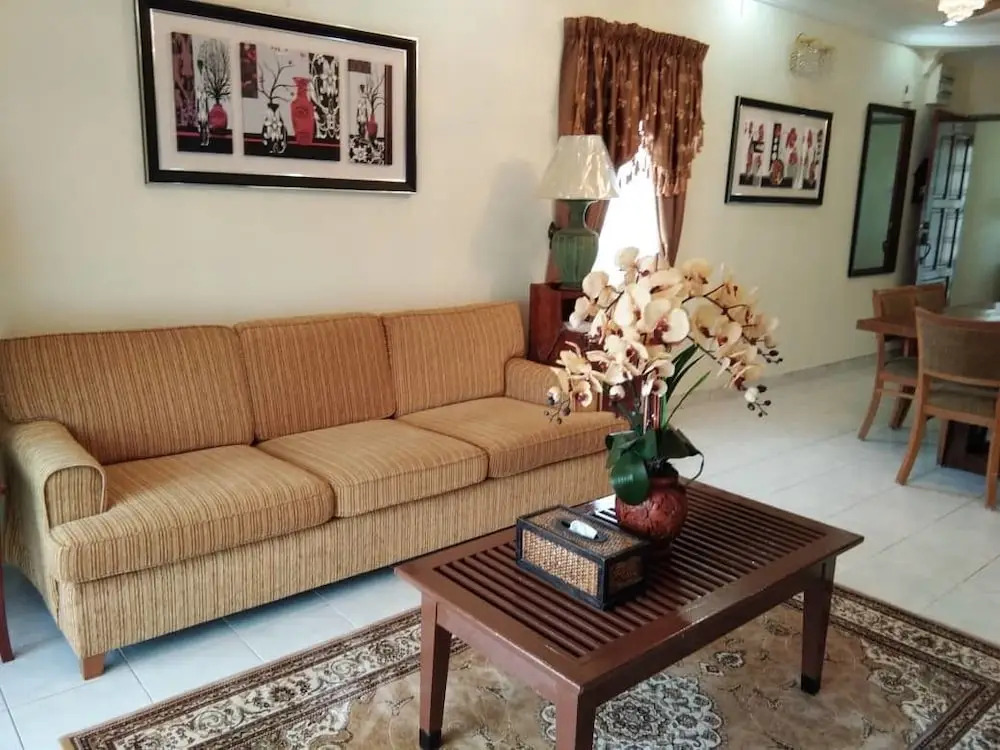 Aini's Guest House In Vista Amani Condo