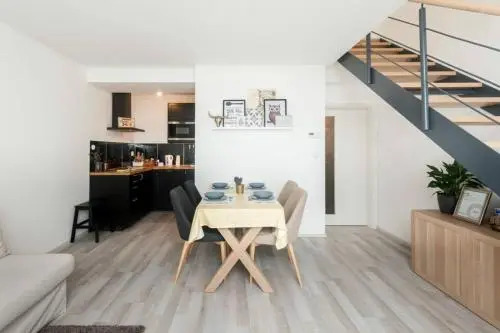 Kent Ridge Loft, Sokolska