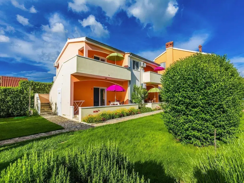 Apartment in Nin Near Beach & Pool