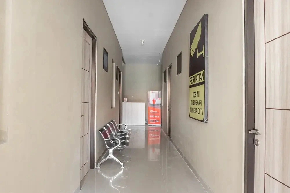 RedDoorz Near Universitas Surabaya