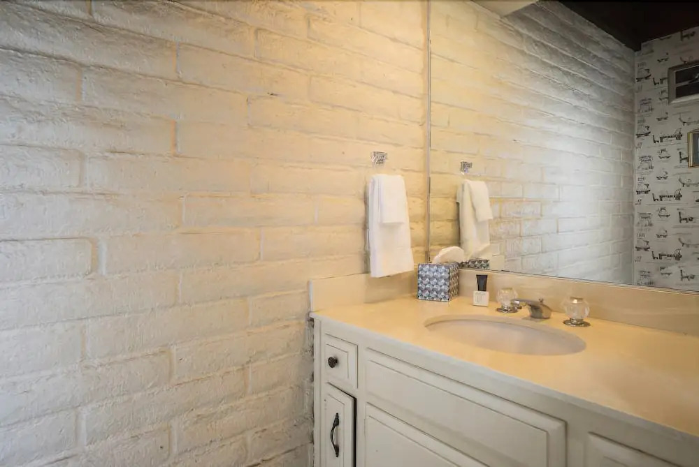 The Ala Wai Hideout 2 Bedrooms 1.5 Bathroom Condo
