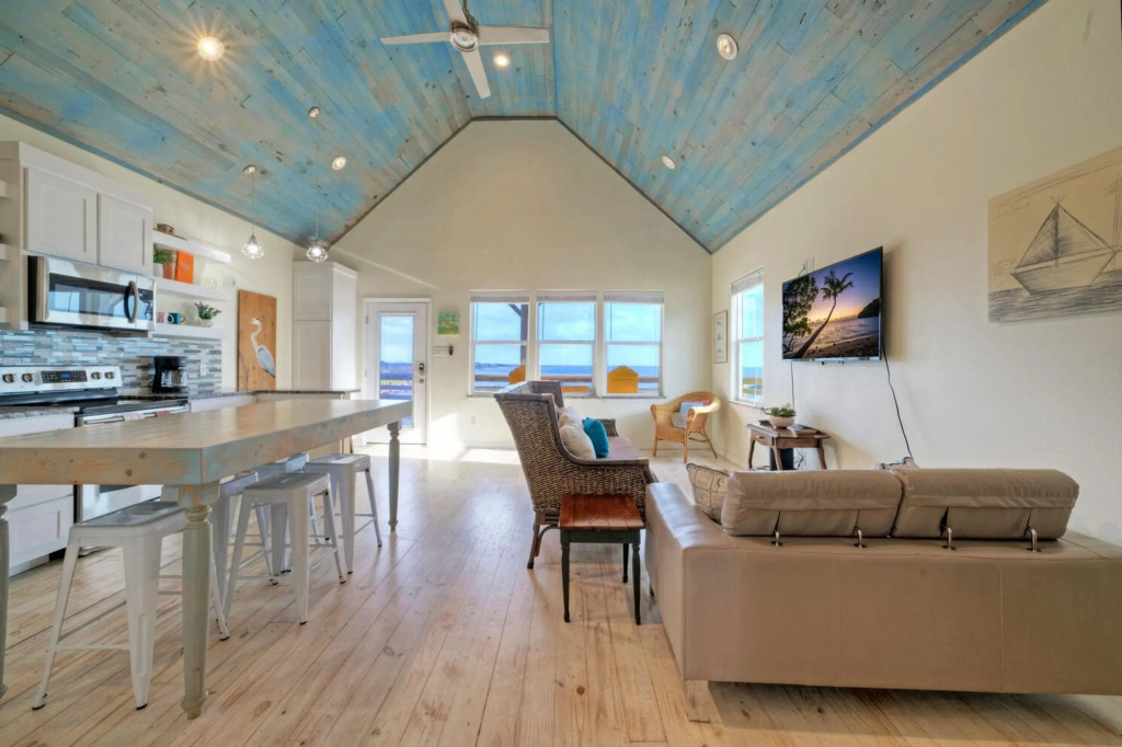Panoramic Water Views, Shared Pool, Boat Dock Bayside Lodge by Avantstay