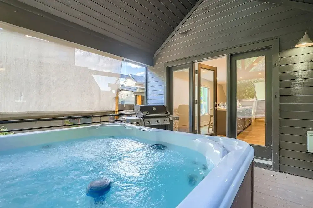 Mountain Luxury In Old Town Spa - Walk To Main 440 3 Bedroom Home