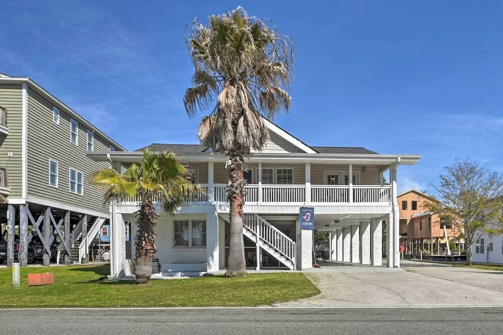 Murrells Inlet Upstairs Unit: 1 Block to Beach!