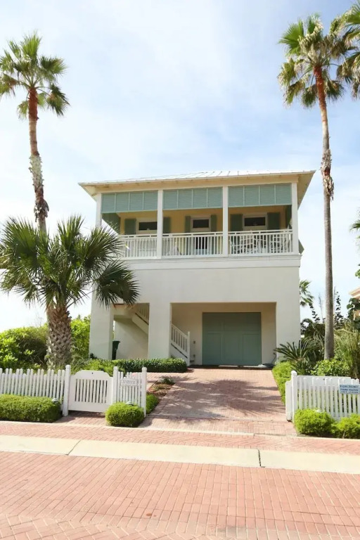 Endless Summer Home 3 Bedrooms 3 Bathrooms Home