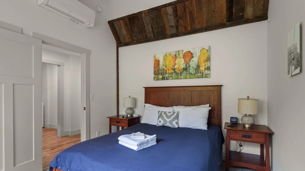 The Common Man At Mad House 3 Bedroom Condo by RedAwning