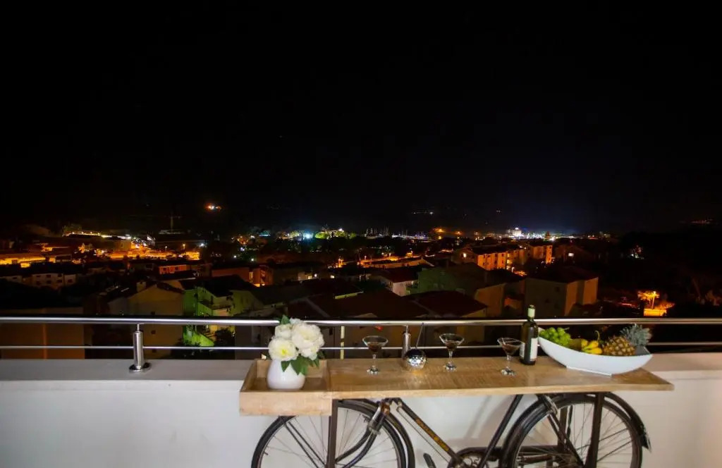 Lux penthouse with beautiful sea and island view 6 + 2
