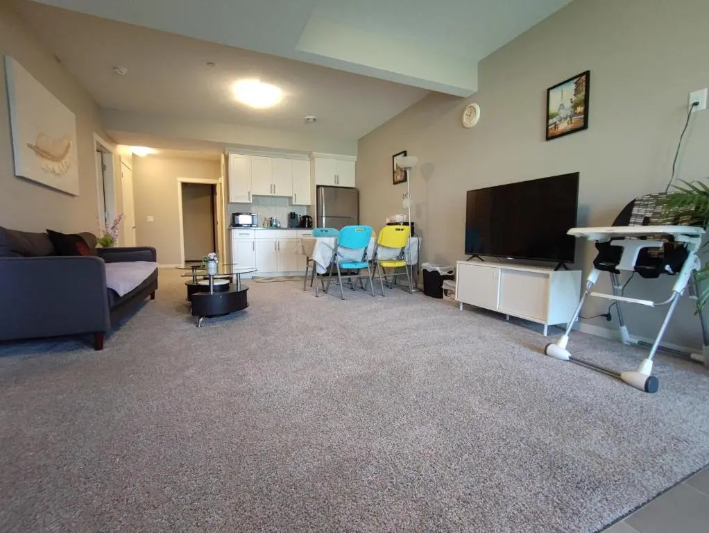 Brand New Entire guest suite by lake near YYC