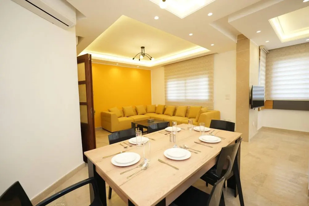 The Yellow Apartment Badaro 3 Bdrm 24 7 Electric