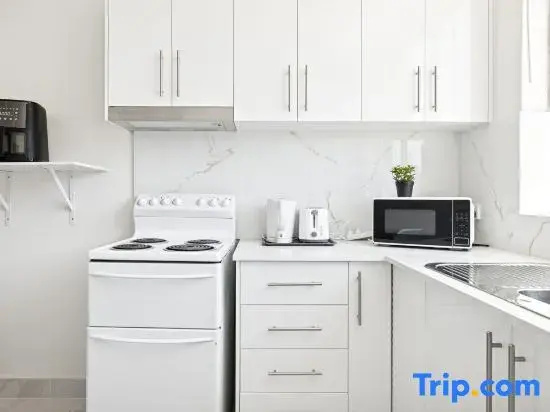 Convenient Stay   Just Steps from Station & Essentials