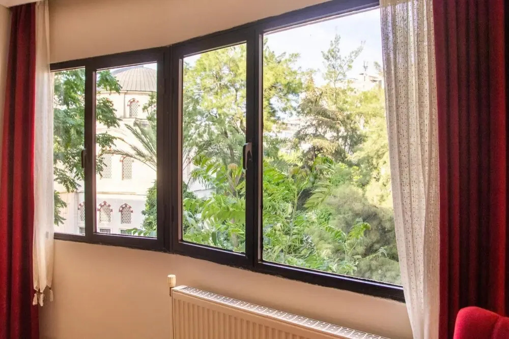 Pleasant and Central Flat With Balcony in Alsancak