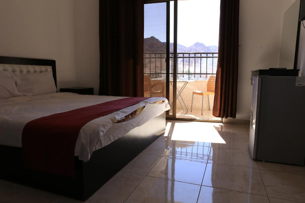 Weekend Hotel