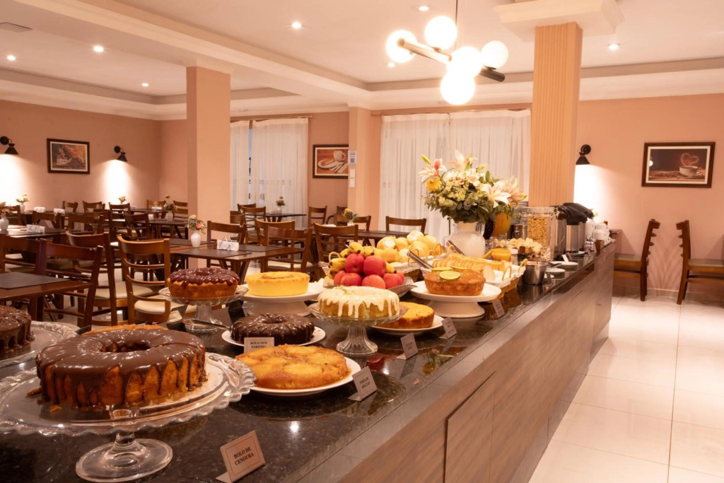 Ellus Hotel