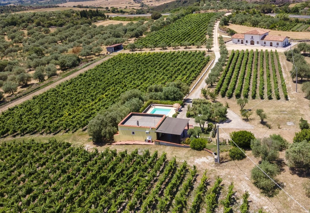 Near Alghero Shardana Guest House in Uri With Swimming Pool