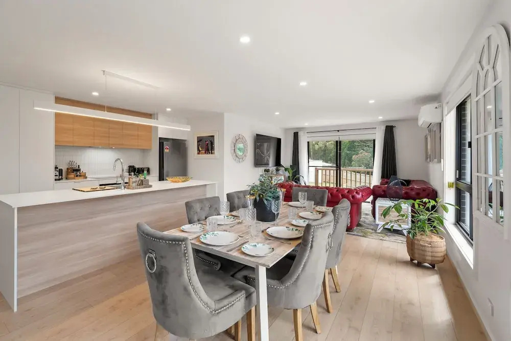 Gorgeous 4 Bedroom House - Blackmans Bay