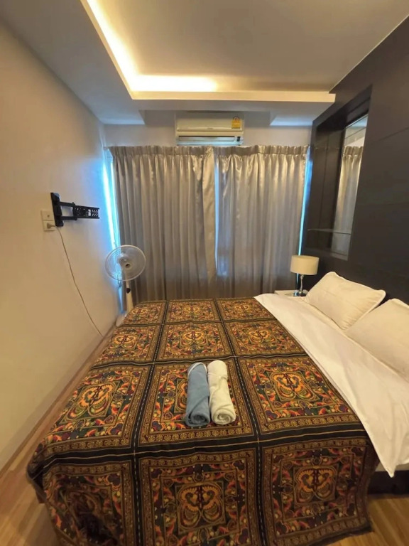 Quiet Condo, Minutes to Everything