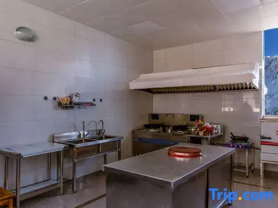 Jijing Xilu Bieyuan｜Starry Canyon Homestay(Hutiaoxia Branch)