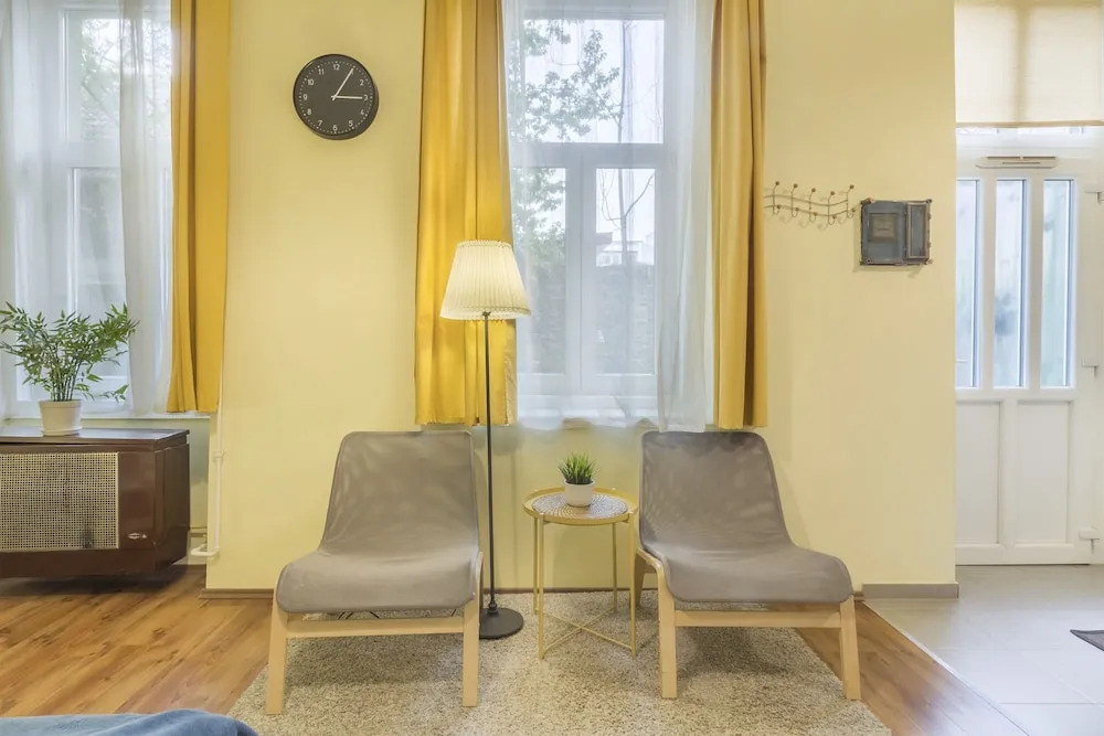 Curry Apartments