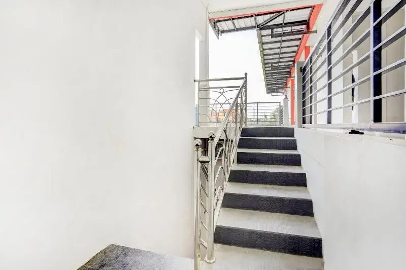 RedDoorz Syariah at Homestay Bougenville near Taman Alun-Alun Kota Lamongan