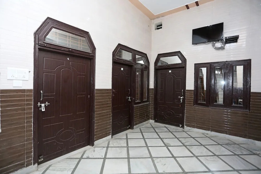 SPOT ON 37780 Hotel Doon Sabri
