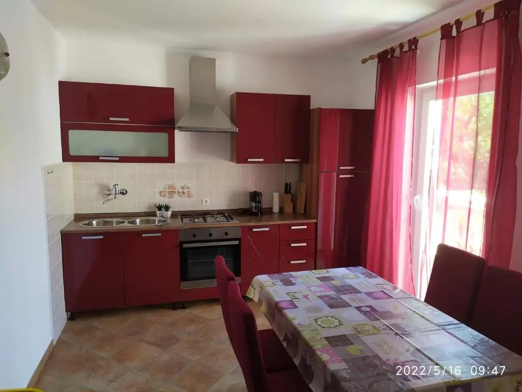 Apartments and room Suza
