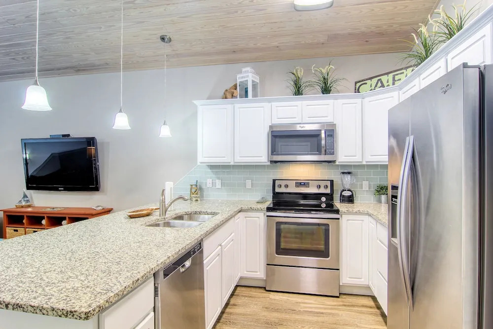 Beach-i-licious 4 Bedrooms 3.5 Bathrooms Townhouse